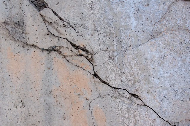 a cracked wall a cracked wall
