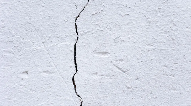 Cracked wall Cracked wall