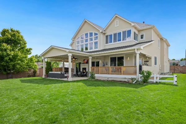 House with a large front yard House with a large front yard