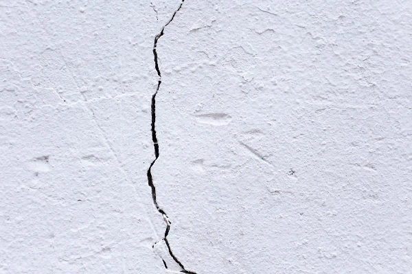 Cracks in foundation walls Cracks in foundation walls